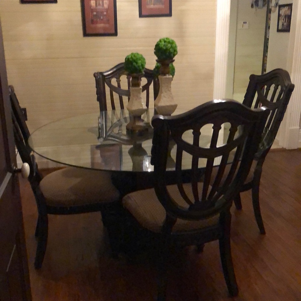 Dining Room Table w/ 4 Chairs